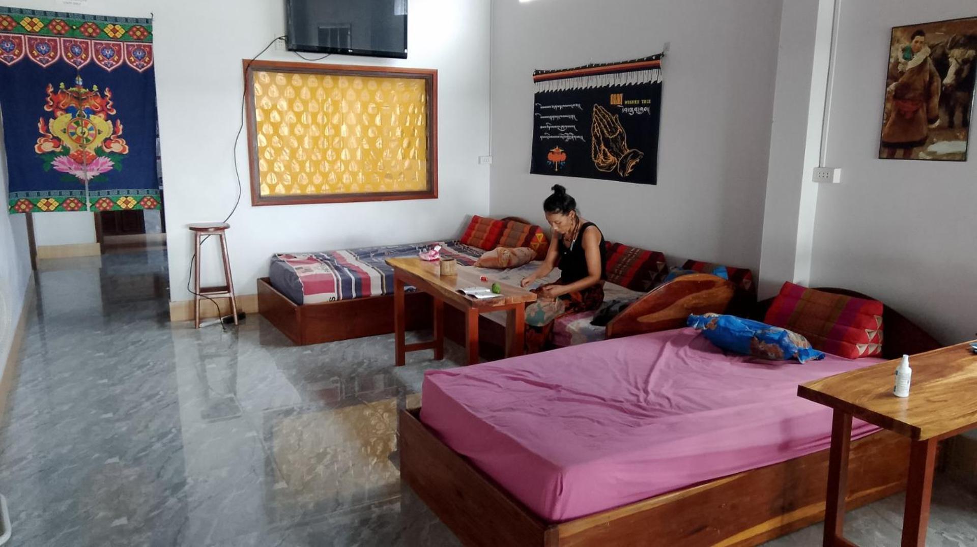 Tibet Restaurant And Hostel Nakasong Exteriör bild