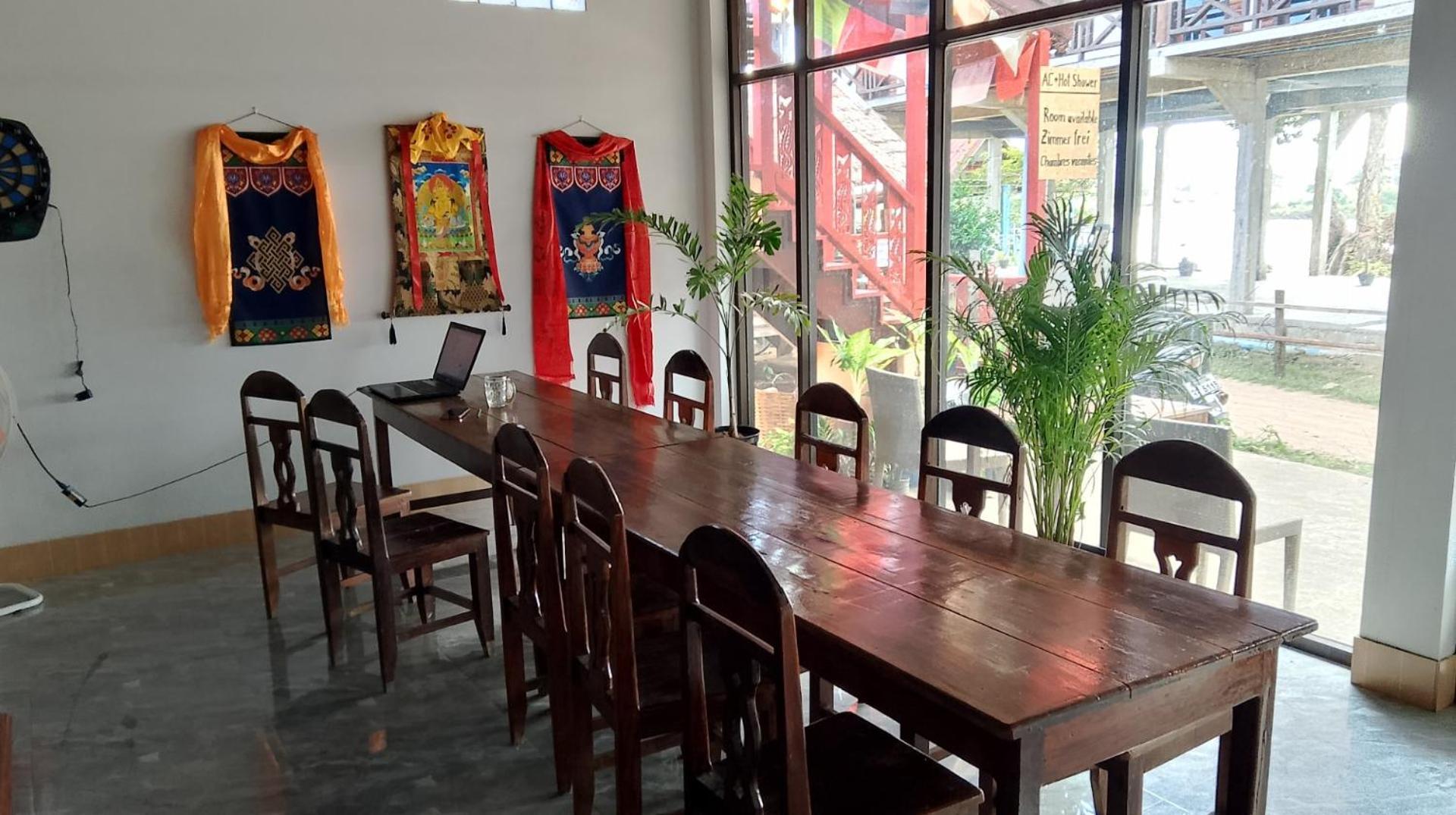 Tibet Restaurant And Hostel Nakasong Exteriör bild